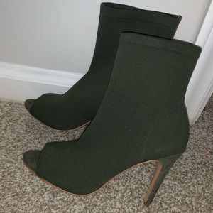 Olive Green Size 5 1/2 Sockboots